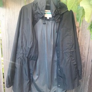 LIGHTWEIGHT RAIN JACKET